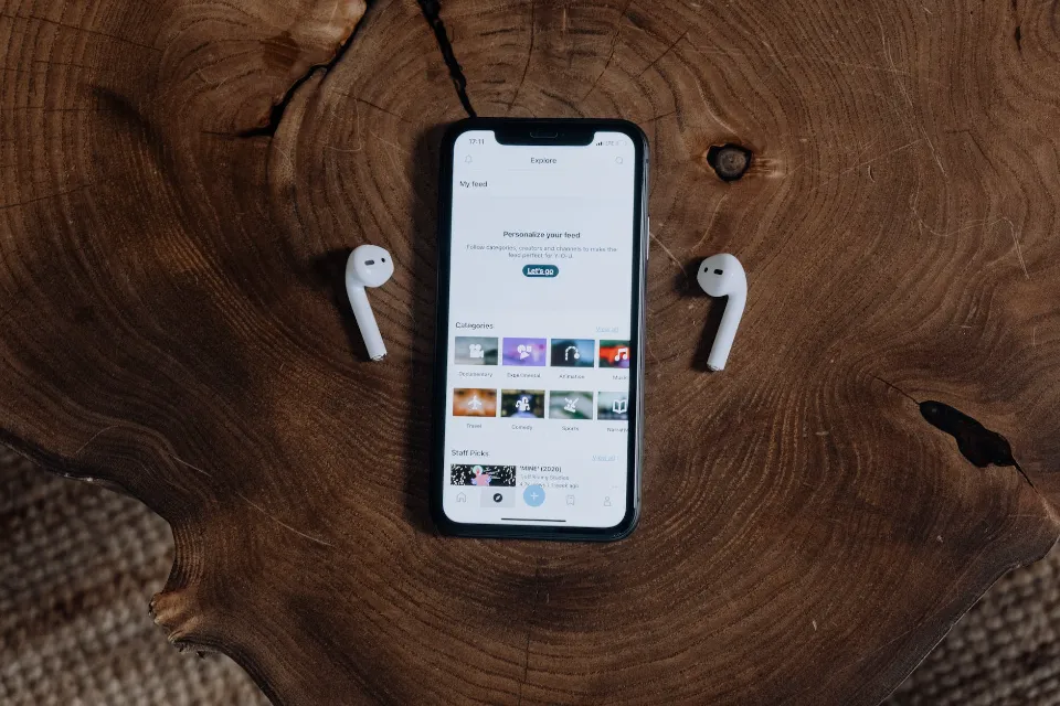 Why Do My AirPods Keep Disconnecting? 11 Fixes