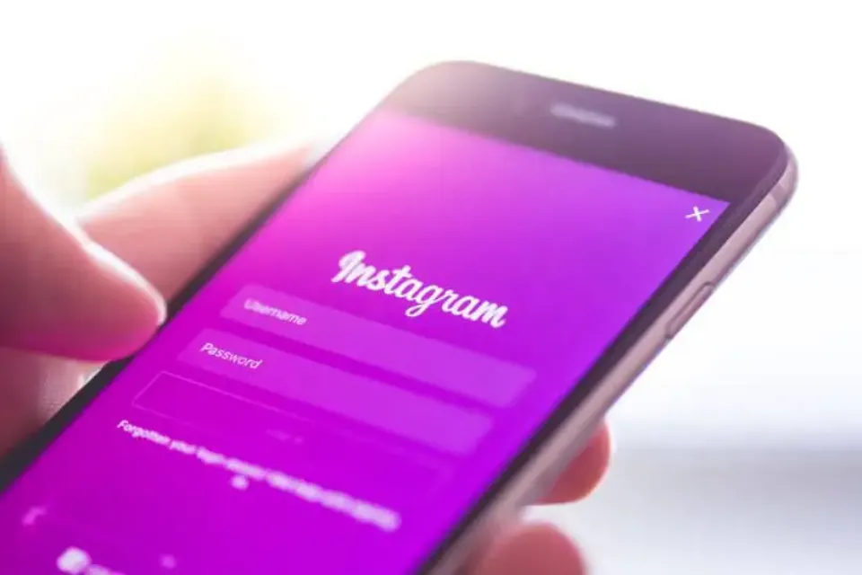 Why Won’t My Instagram Load? Reasons & 10 Fixes
